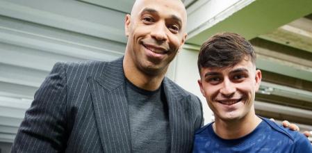 詹姆斯女儿,温馨倡议,用微笑拥抱,完美体育,完美体育,WMSports,完美体育官网