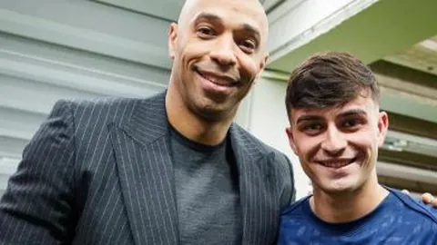 詹姆斯女儿温馨倡议：用微笑拥抱，妈妈温柔相伴